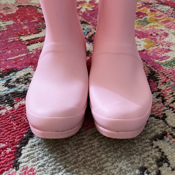 COPY - Light pink hunter boots gently used - Picture 3 of 8